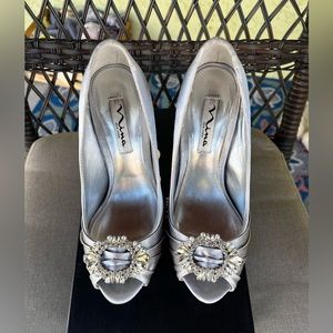 Silver Nina Womens Elvira YS Peep Toe Classic Pumps: Size 7